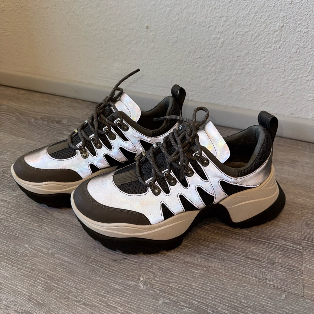 Kenneth Cole Chunky Grey and Silver/White Reflective Sneakers size 7.5